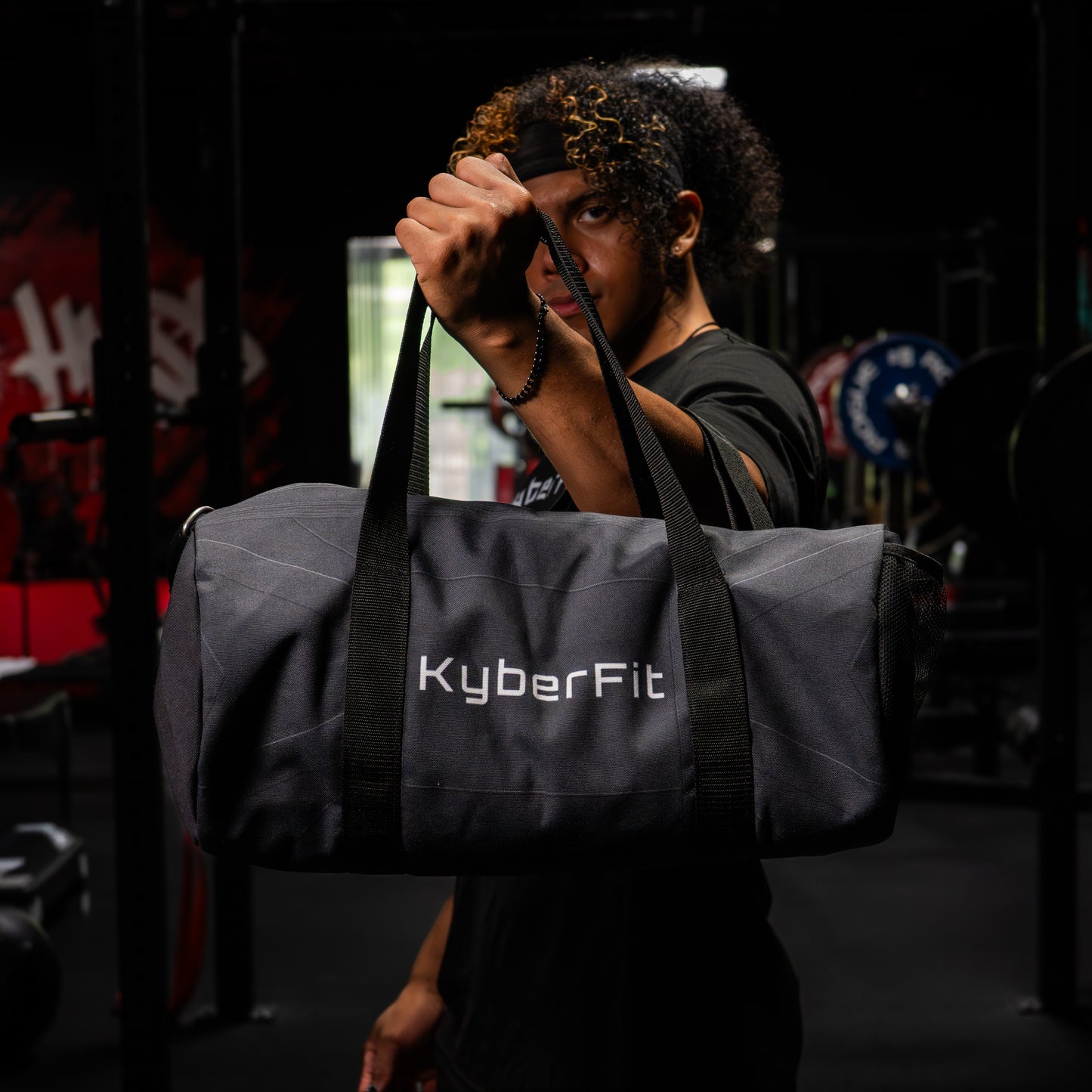 KyberDuffel 1.0 – Double zipper duffel bag w/ removable shoulder strap.